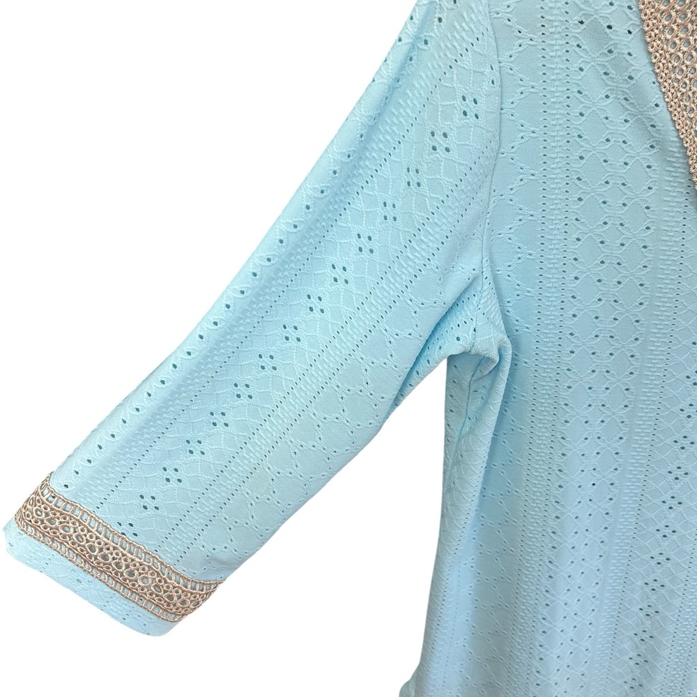 Liofoer Womens Casual Lace V-Neck Eyelet Style 3/4 Sleeve Top - Picture 3 of 5